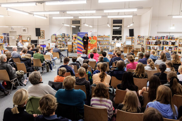 Sascha Stanisic in der Ahrensburger Stadtbücherei